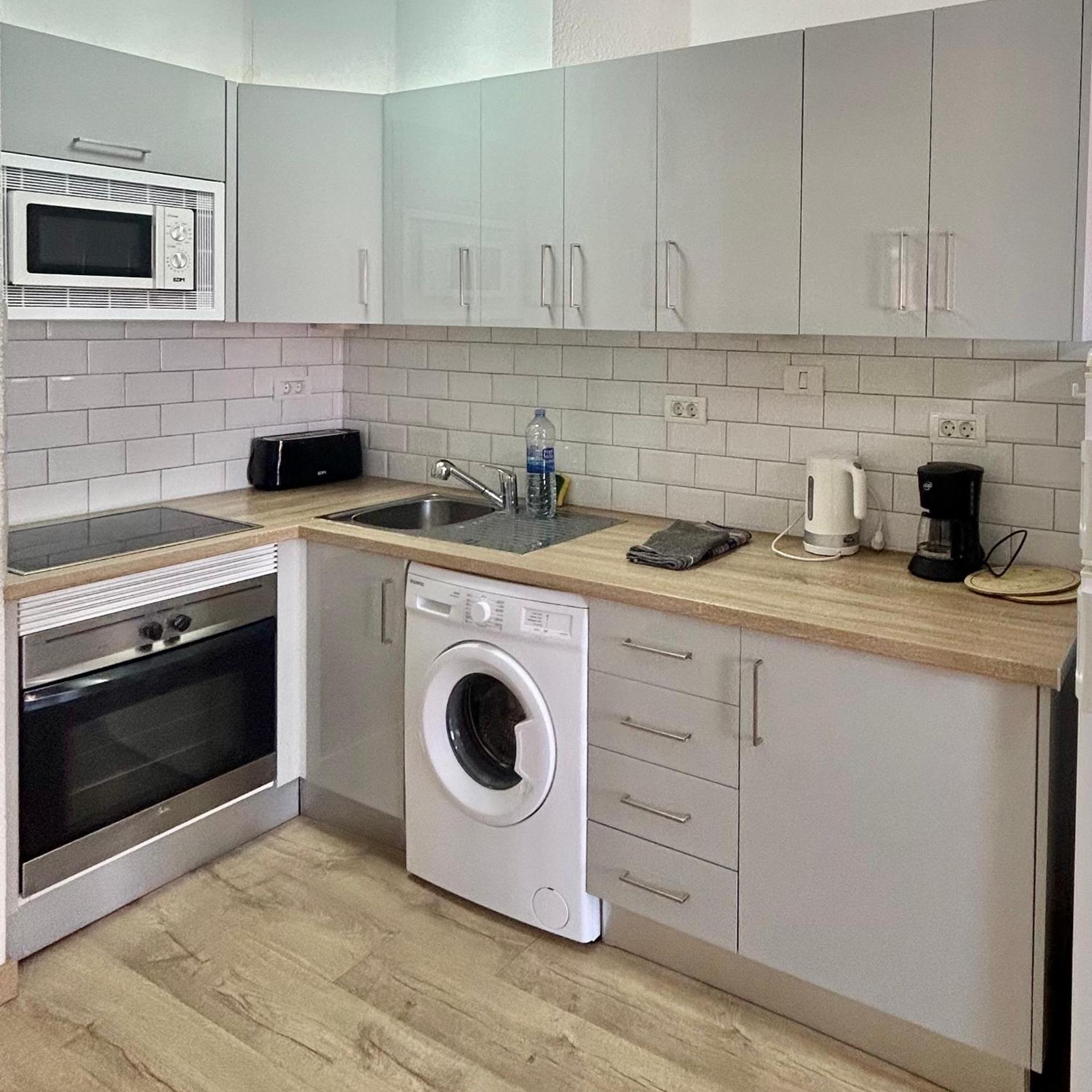 Lovely 1 Bed Apartment In Castle Harbour C108 Los Cristianos  Exterior foto